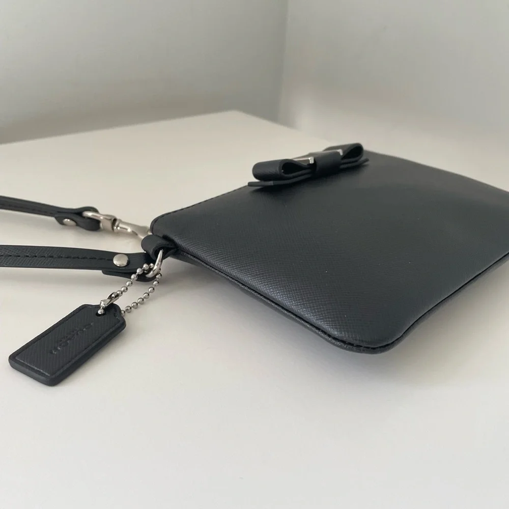 Coach Bow wristlet | Black Leather